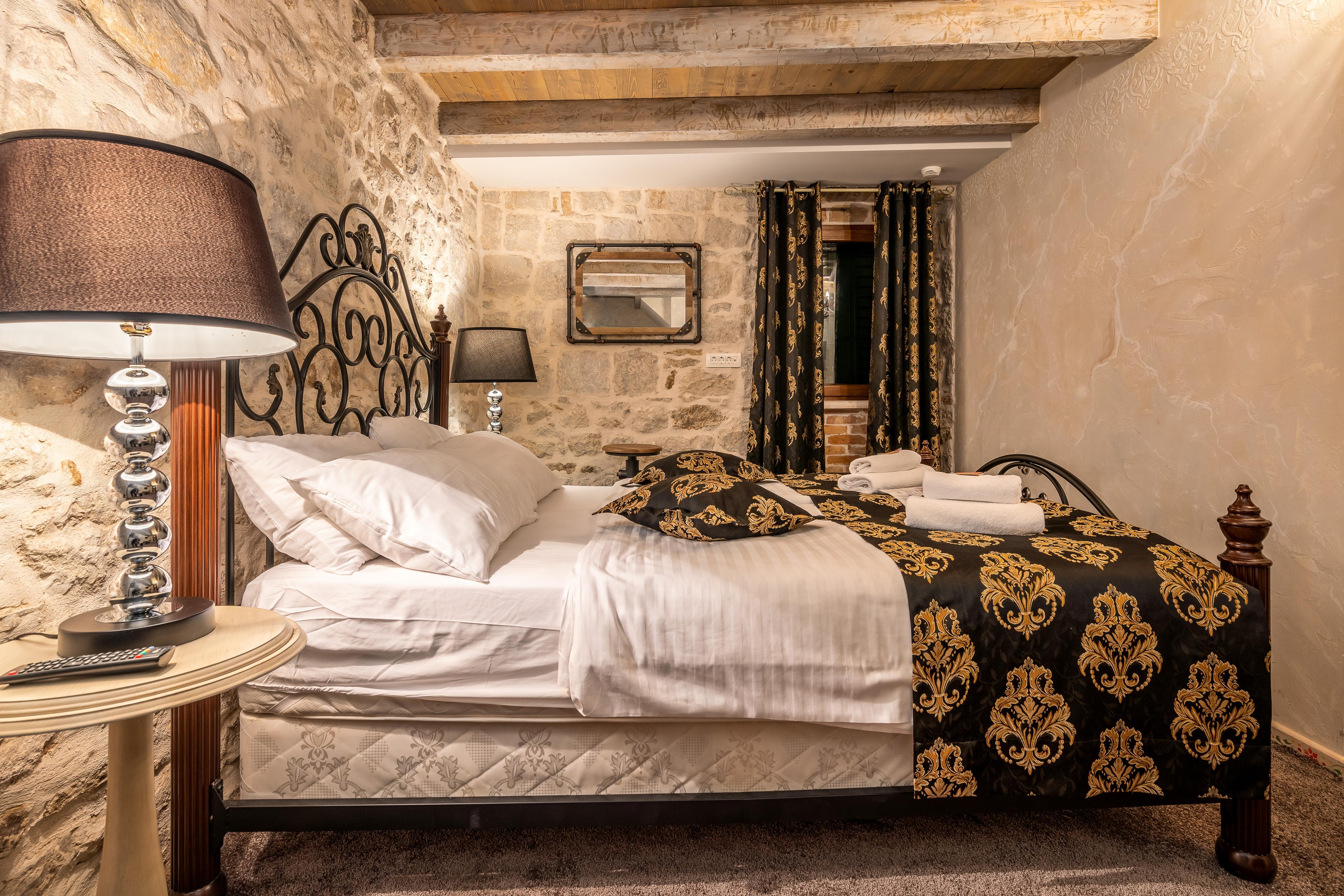 Heritage Palace Varos - Mag Quaint & Elegant Boutique Hotels Split Exterior photo