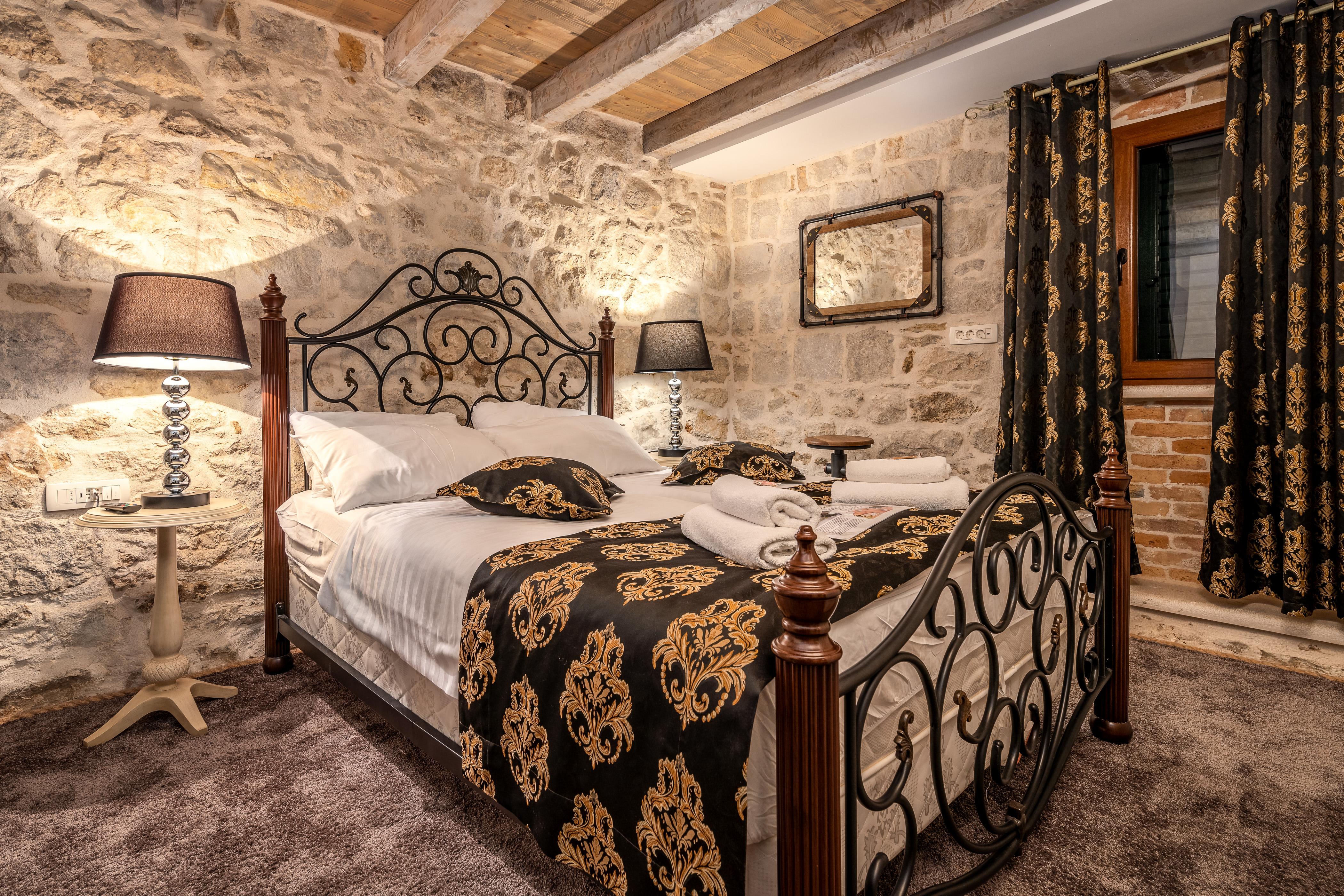 Heritage Palace Varos - Mag Quaint & Elegant Boutique Hotels Split Exterior photo