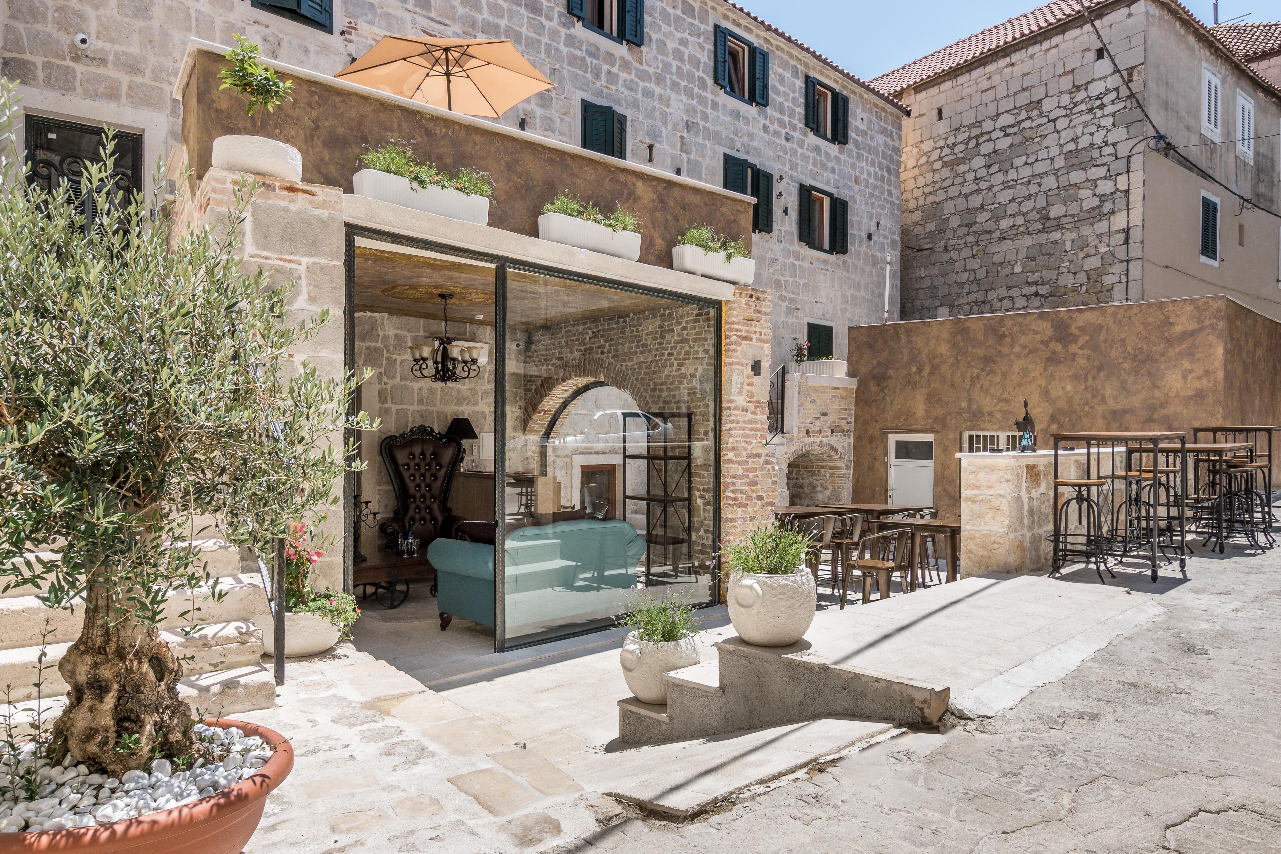 Heritage Palace Varos - Mag Quaint & Elegant Boutique Hotels Split Exterior photo